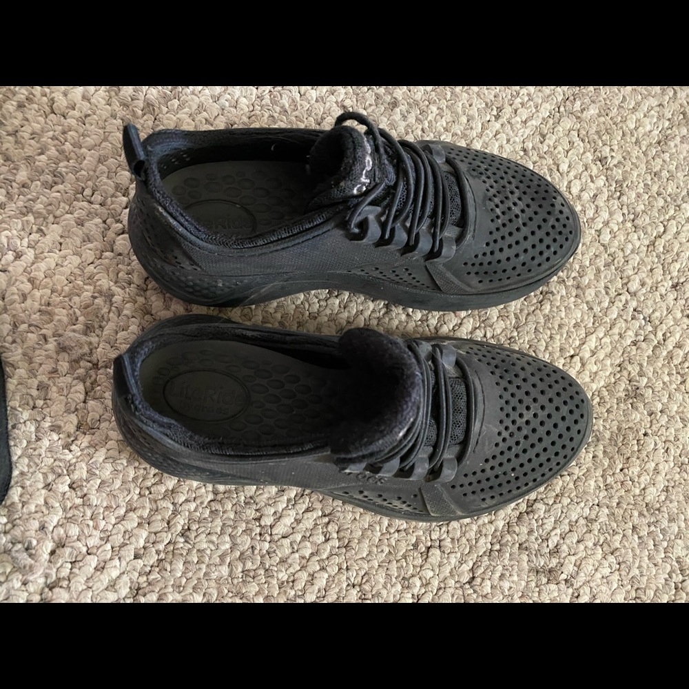 Youth crocs